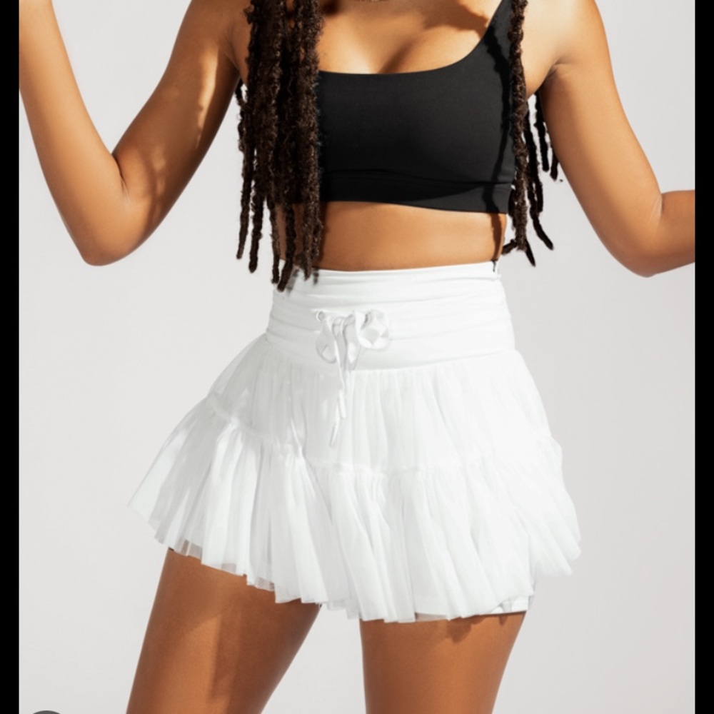 ISO Popflex cool white or black pirouette in size XS